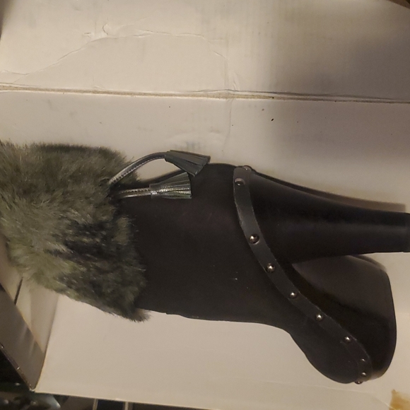 Faux leather fur topped booties - Picture 2 of 2